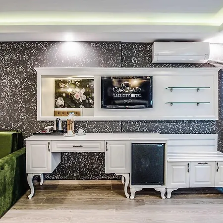 Lazz Hotel